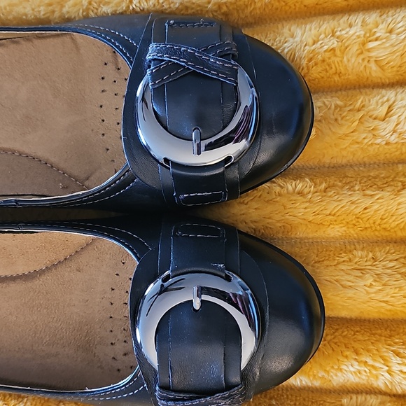 Shoes - Picture 6 of 15